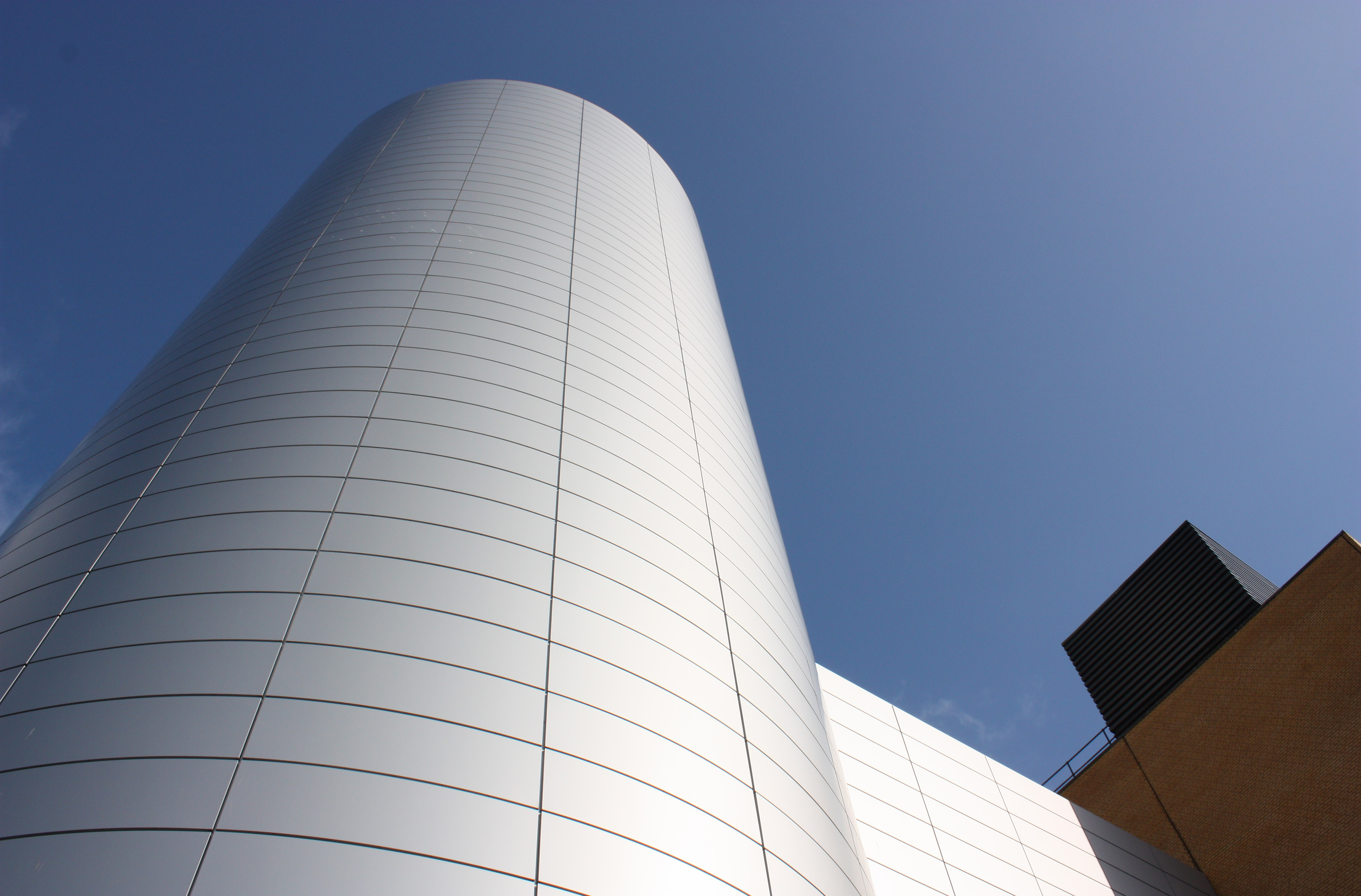 Bygning eller tårn til varmtvandslager.